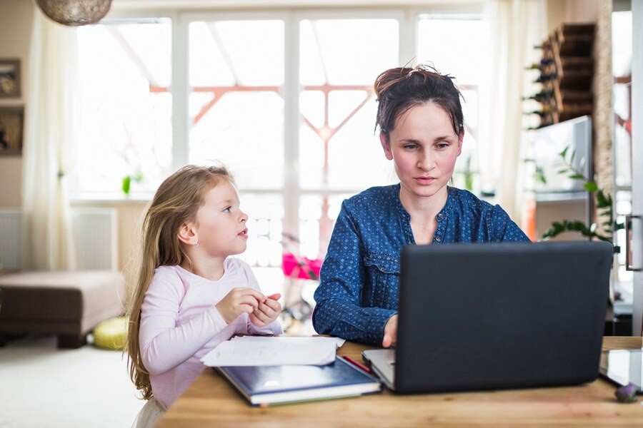 The Ultimate Parents Guide to Online Schooling: 10 Essential Tips for Success