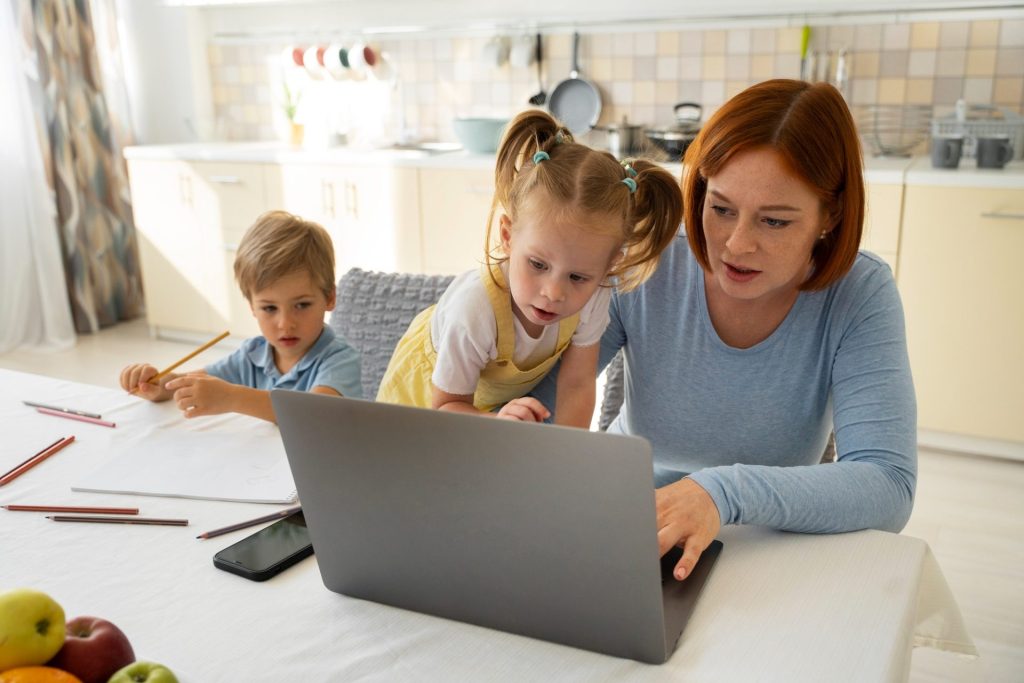 The Ultimate Parents Guide to Online Schooling: 10 Essential Tips for Success