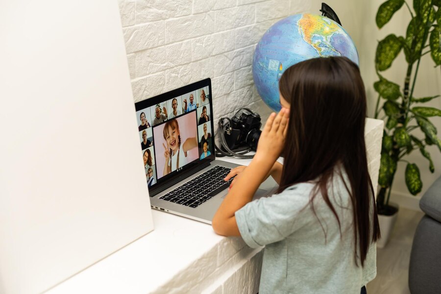 The Ultimate Guide to International Online Schools: A 21st Century Revolution