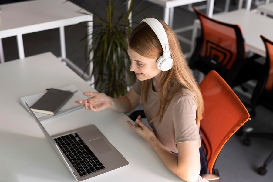 The 21st Century Classroom: Social Life in Online Schools