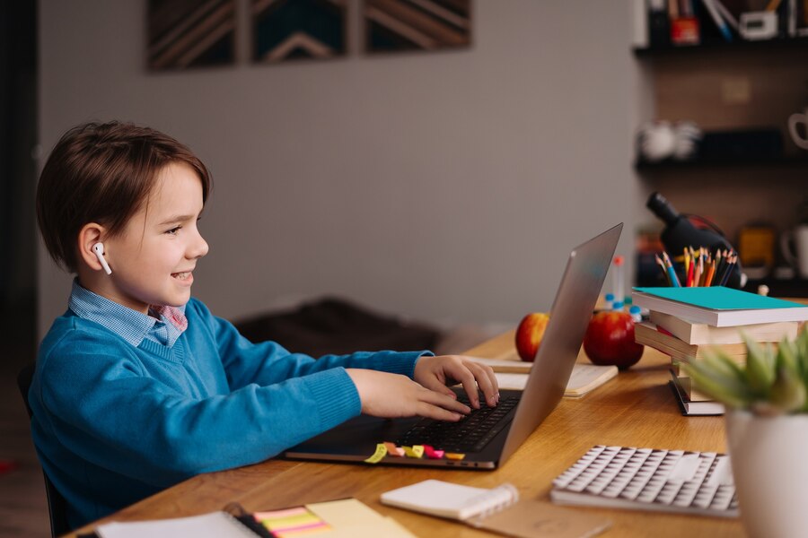 The 21st Century Classroom: Social Life in Online Schools