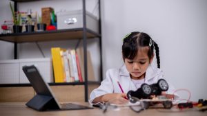 7 Best Affordable Online Classes for Kids at Outschool