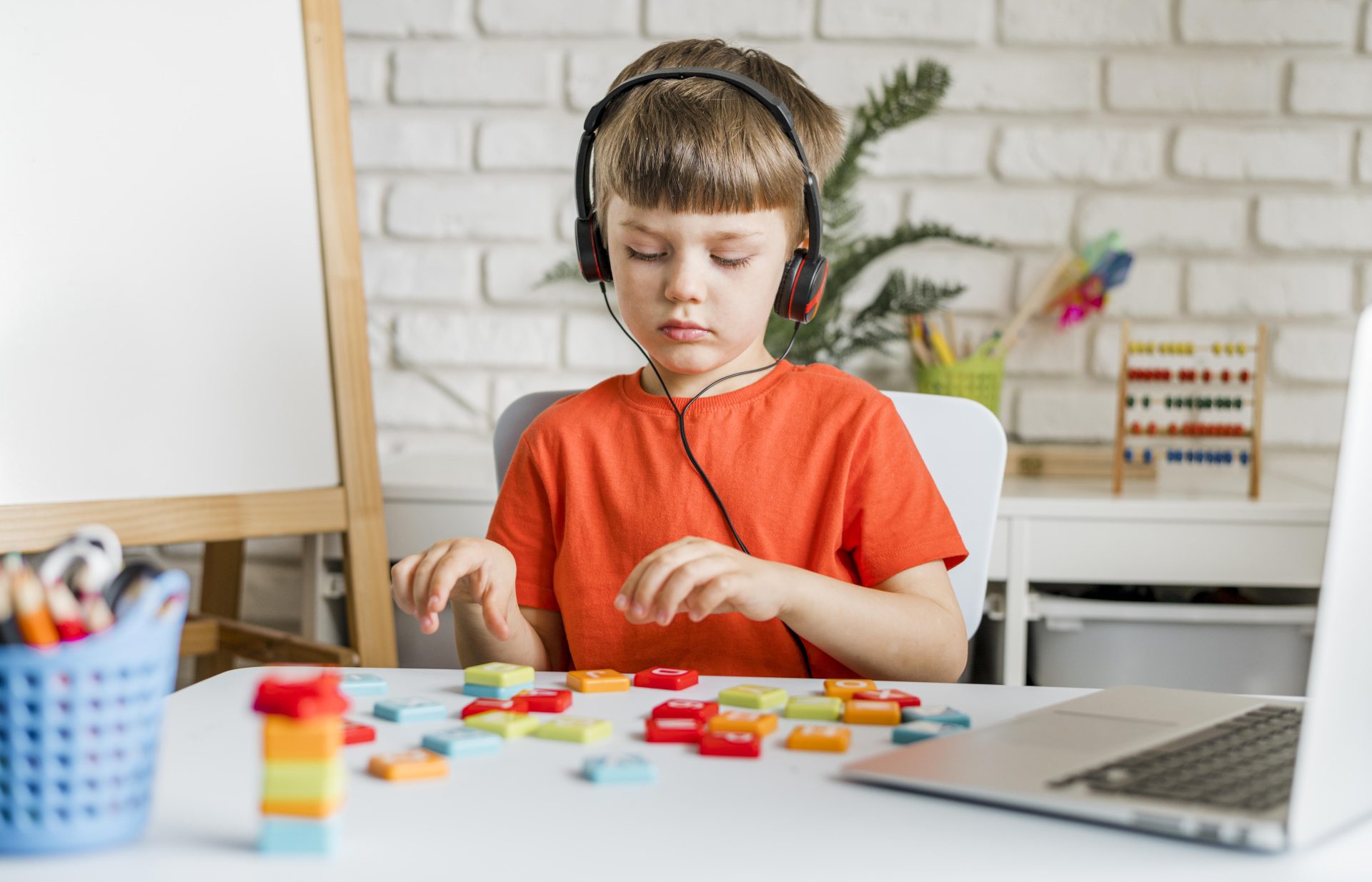 Programas de autismo para educar en casa: Plan de estudios y recursos a medida