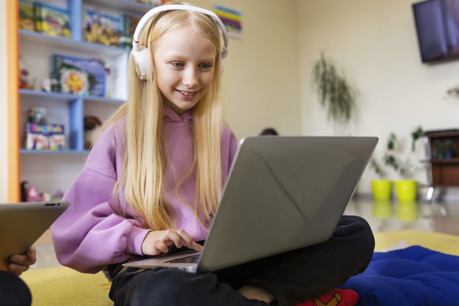 Buenas escuelas en línea: Cómo encontrar programas acreditados