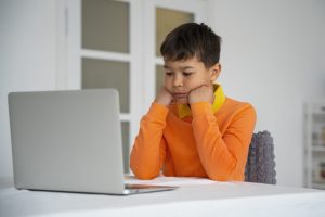 Overcoming Challenges in Online Elementary School 