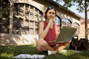 Online Middle Schools vs. Traditional Schools