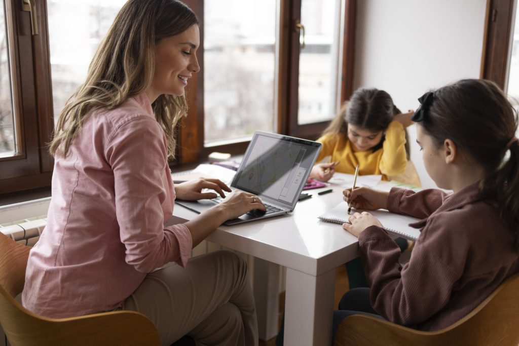 Développement des compétences sociales à l'école primaire en ligne