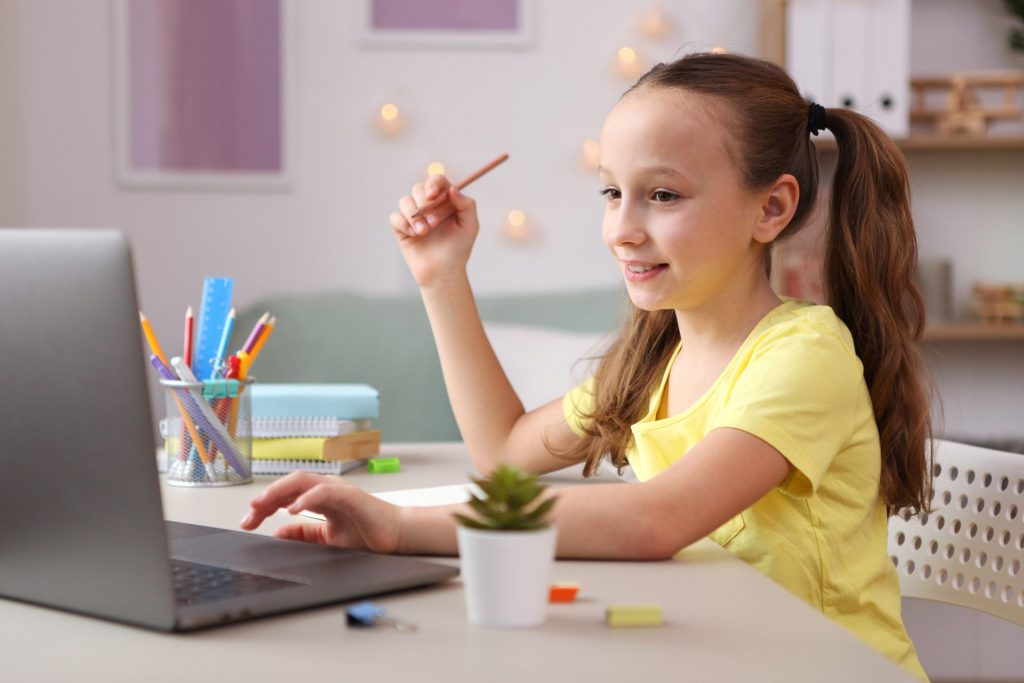 Portuguese School System vs American Online K-12: What Works for Expat Families