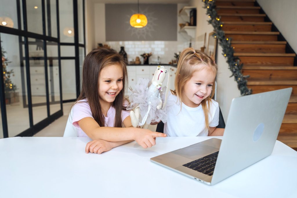 Portuguese School System vs American Online K-12: What Works for Expat Families