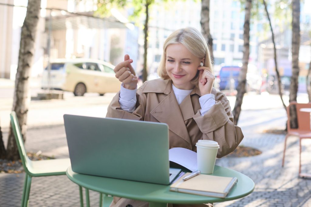 Best Online School in Romania – Which One to Choose