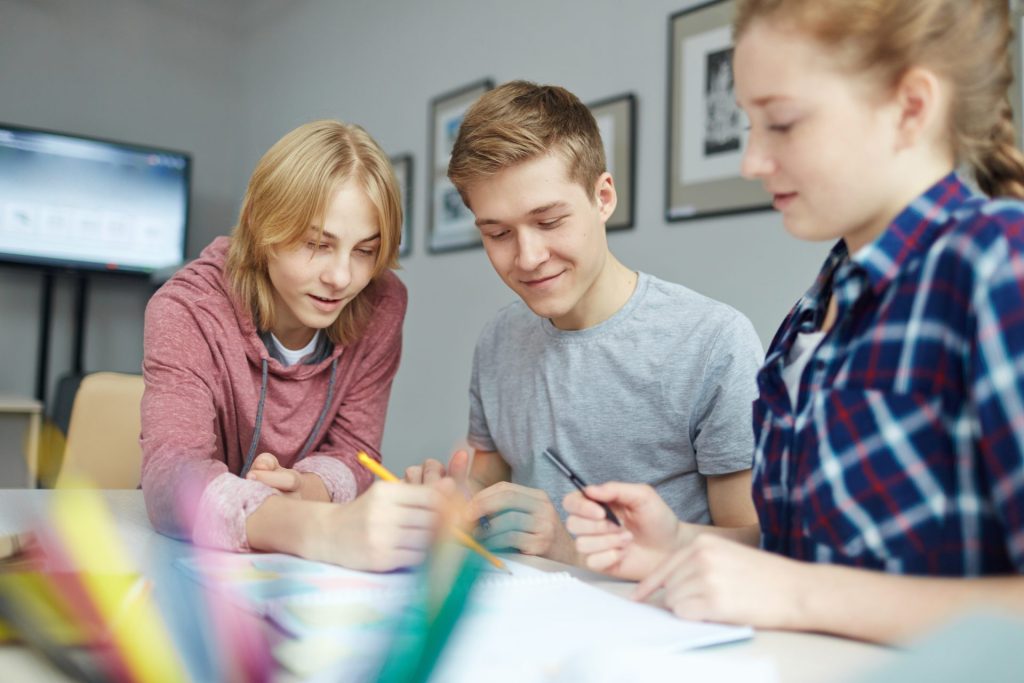 How Students in Romania Can Earn an Accredited US High School Diploma