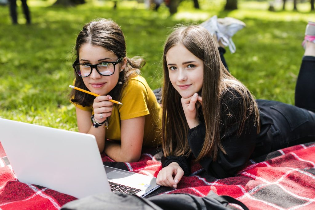 Best Online School in Romania – Which One to Choose