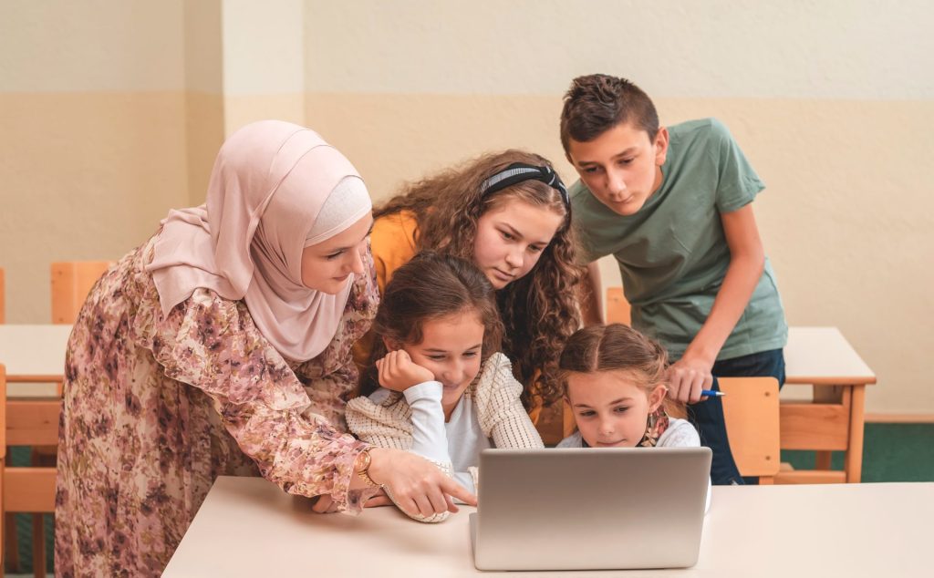 What Is a Virtual School in the UAE?