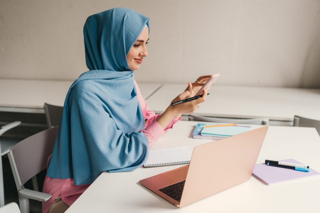 Is Virtual School Better For Expat Families in the UAE