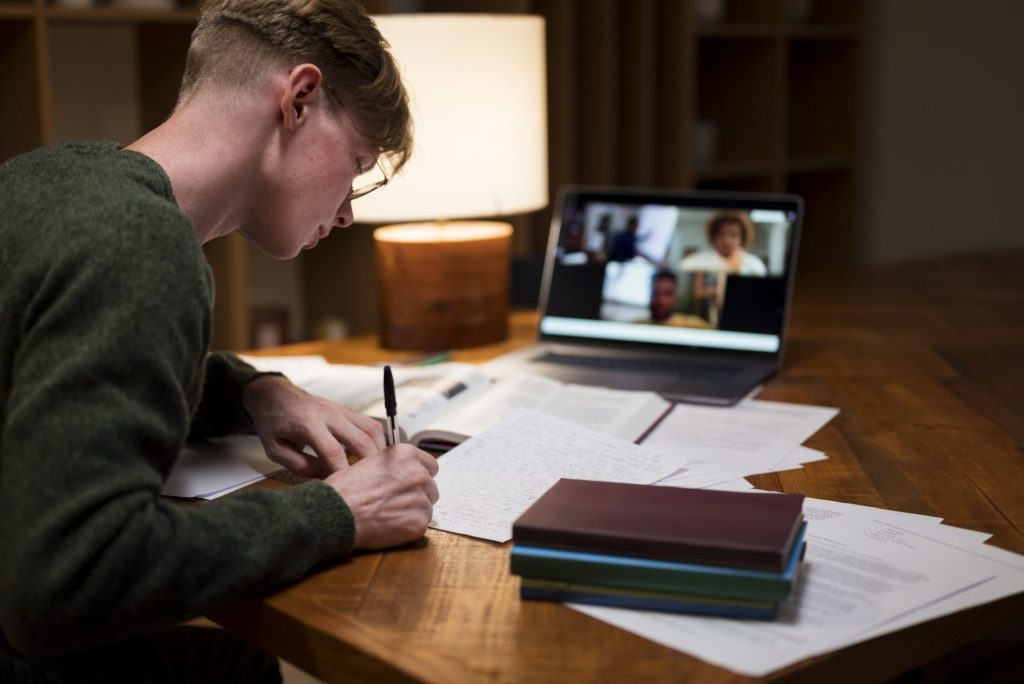 Distance Learning Options in France Explained